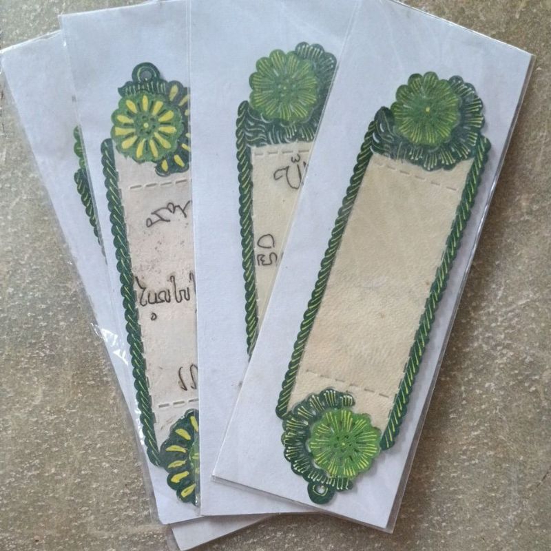 

souvenir wayang / pembatas buku