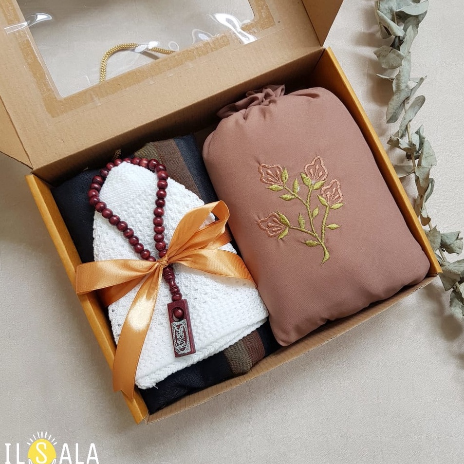 Sedang Viral  BSPTMU PAKET MUKENA DAN SARUNG PECI DEWASA PACKING BOX KADO GURU KADO NIKAH PAKET COUP