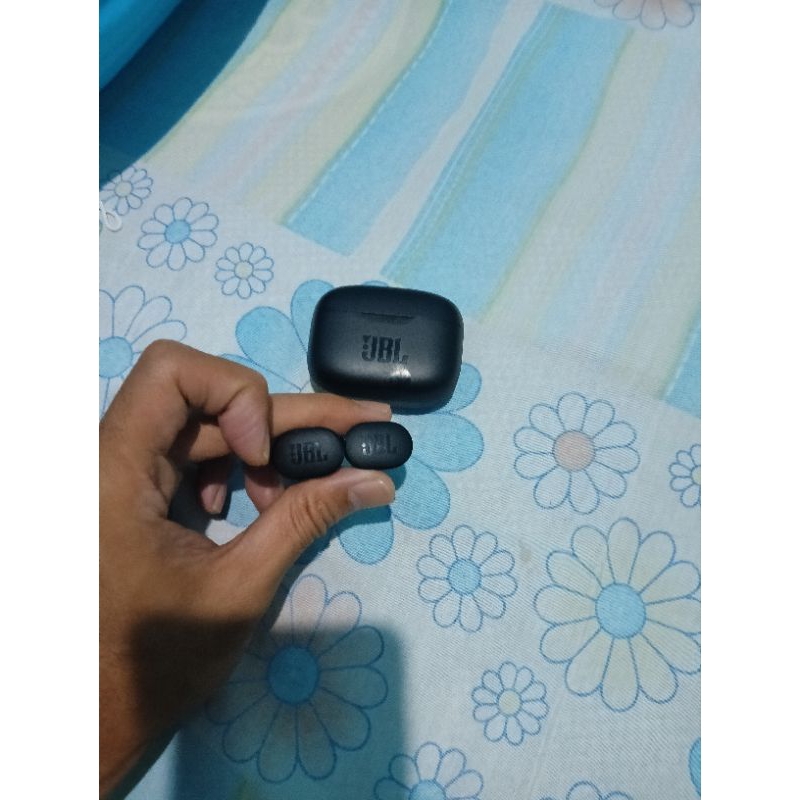 JBL Tune 130NC TWS - Earbuds Nirkabel Aktif Batalir Suara dengan Kualitas Suara Jernih, IPX4, dan Baterai Hingga 40 Jam