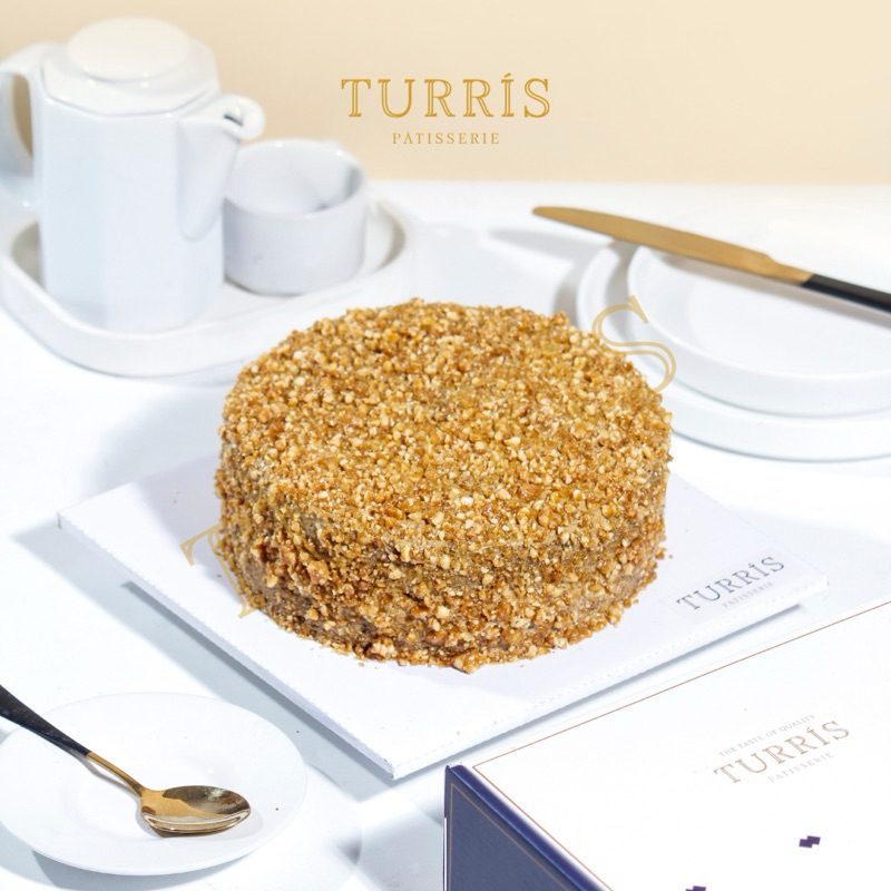 

Bolu Jadul Series by Turris Patisserie