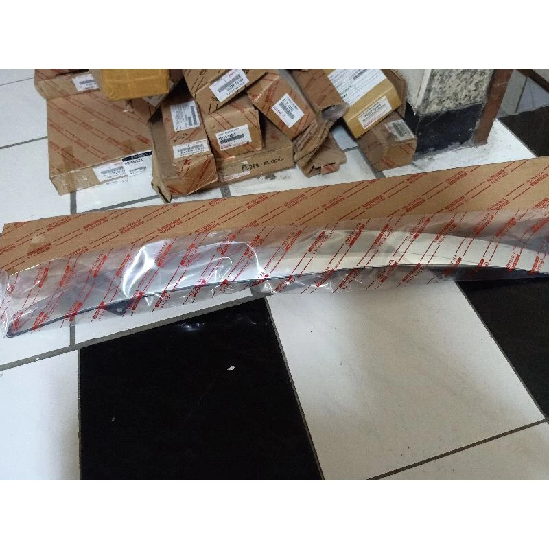 List Lis Chrome Kap Mesin Innova 2009 - 2011 Original