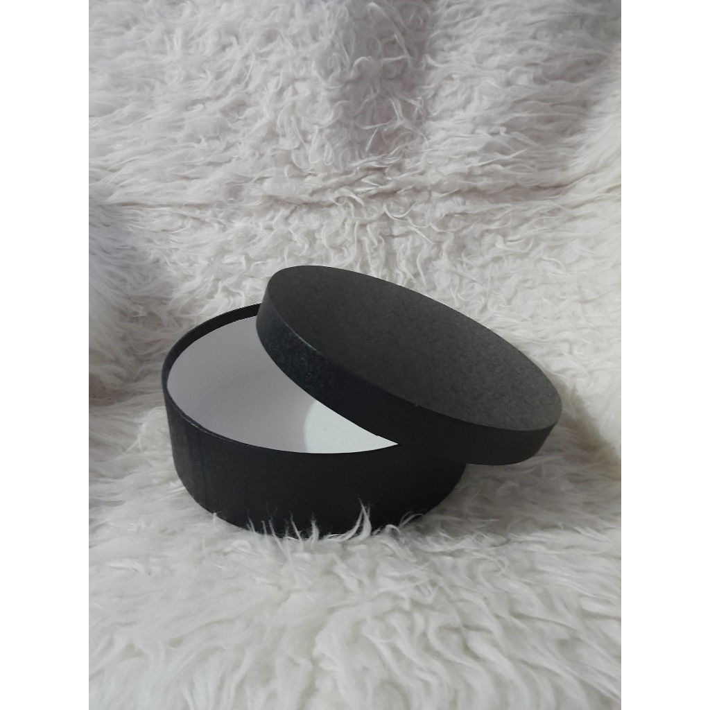 

Bloom Box Box Bulat D25 T8 / Box Bulat Diameter 25 Tinggi 8 / Gift Box Bulat / Box Tabung Bulat