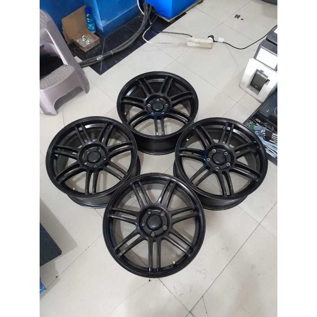 Velg/pelek mobil second hsr ring18x8 lubang 5x114,3 glossy gun metal mobil innova ,hilux,