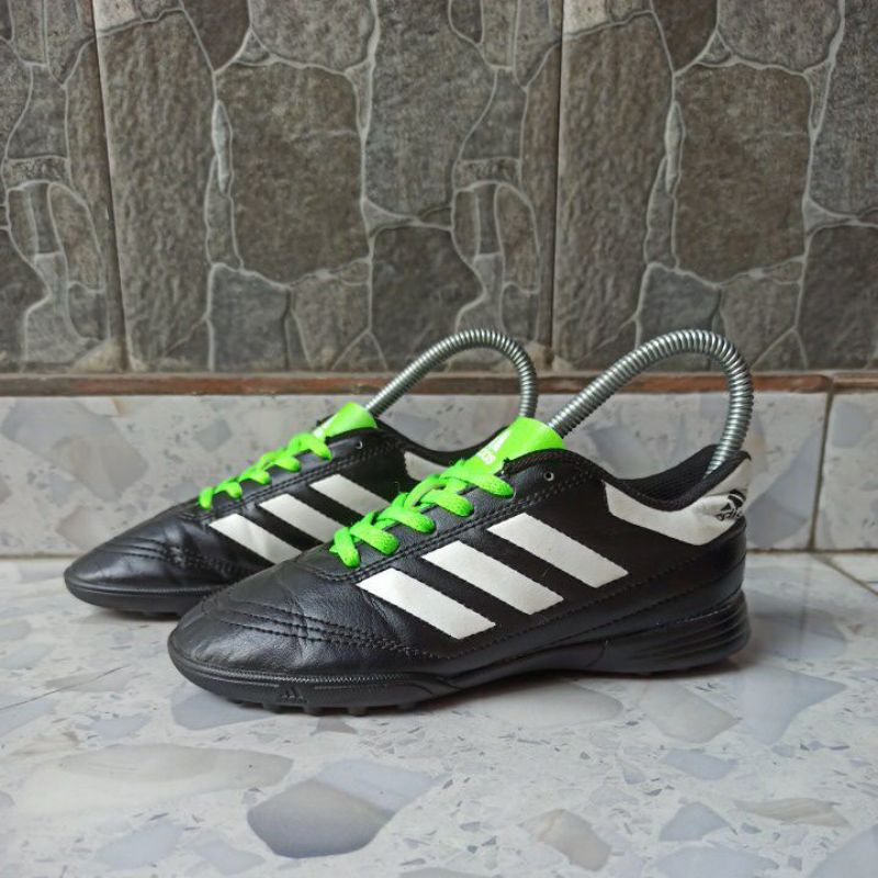 Sepatu FUTSAL ADIDAS ORIGINAL 100%