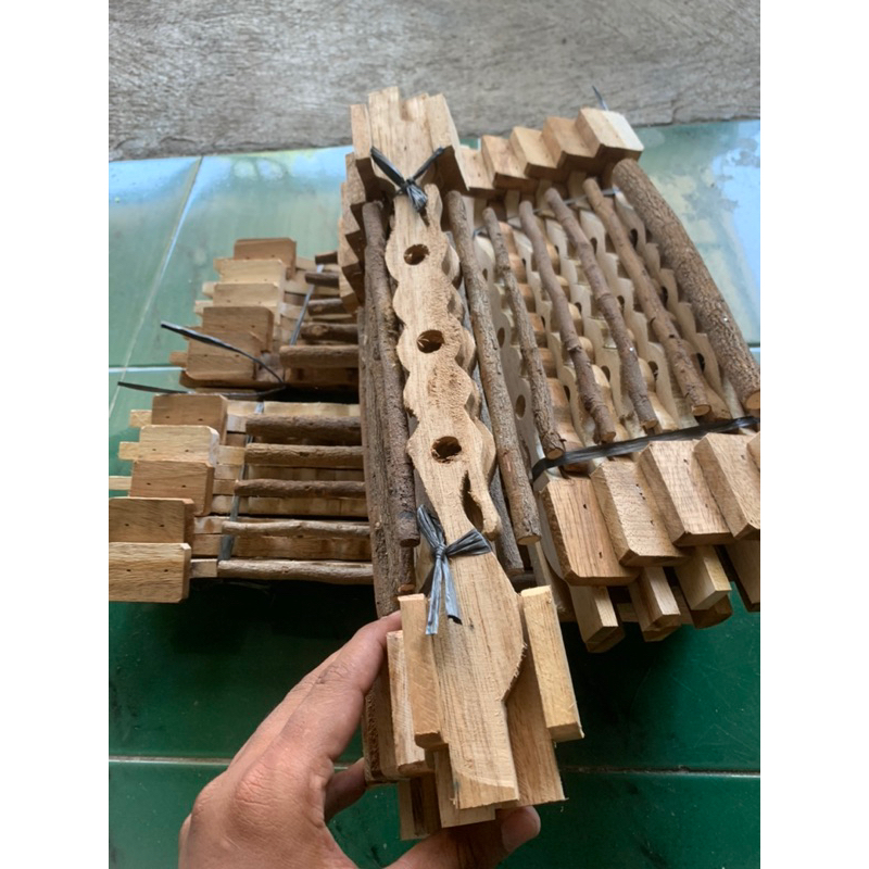 TANGKRINGAN PERKUTUT DARI KAYU MAHONI & ASEM BALI