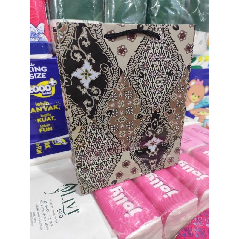 

paper bag mini tanggung batik glossy bahan tebal isi 12 pcs (18*10*23)