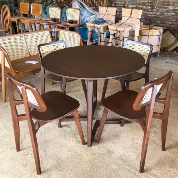 Set Meja Makan Bulat 4 Kursi Minimalis Kayu Jati