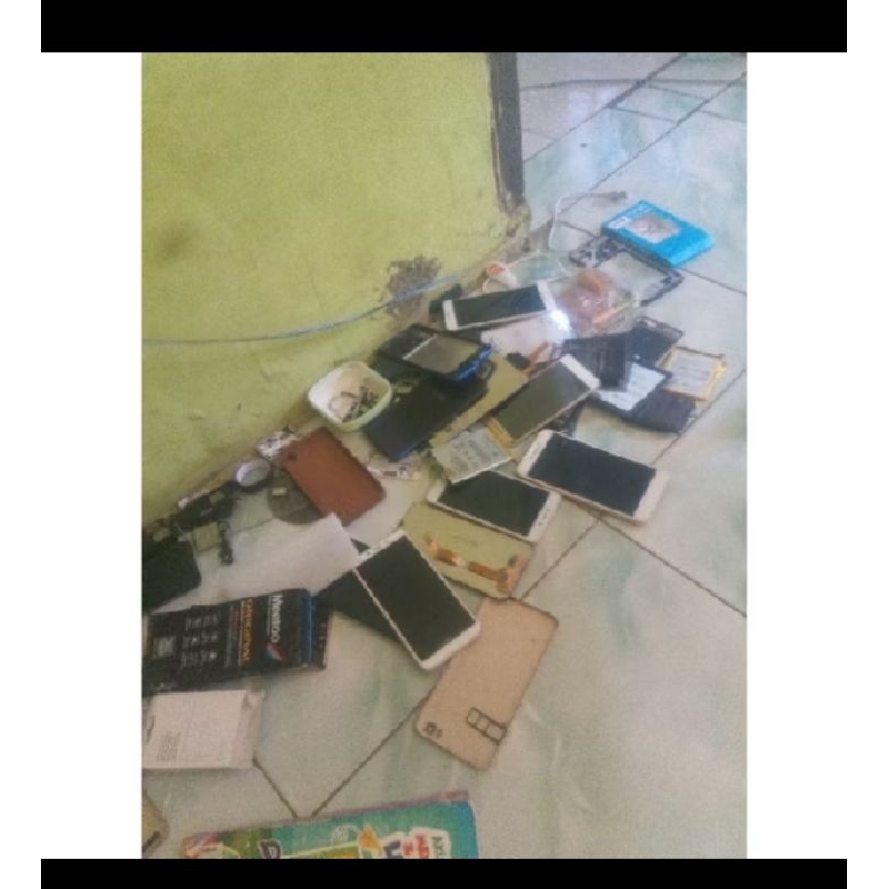 lcd hp somi pecah tceh lcd Masi napil ORI somi 4a 5a 6a Oppo a37 ful sama tulang 1 set ada yang ting