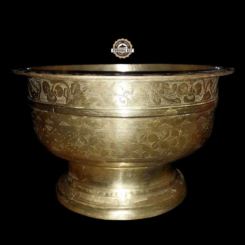 Bokor kuningan ukir lawas size BESAR ( B738 )