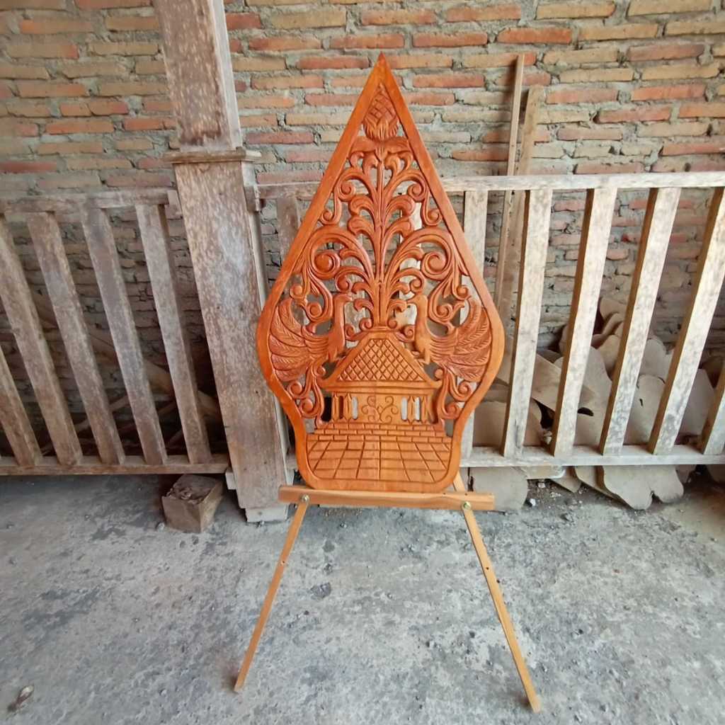 Gunungan Wayang Kayu Jati Ukir Dekorasi Pelaminan Tema Klasik Tradisional