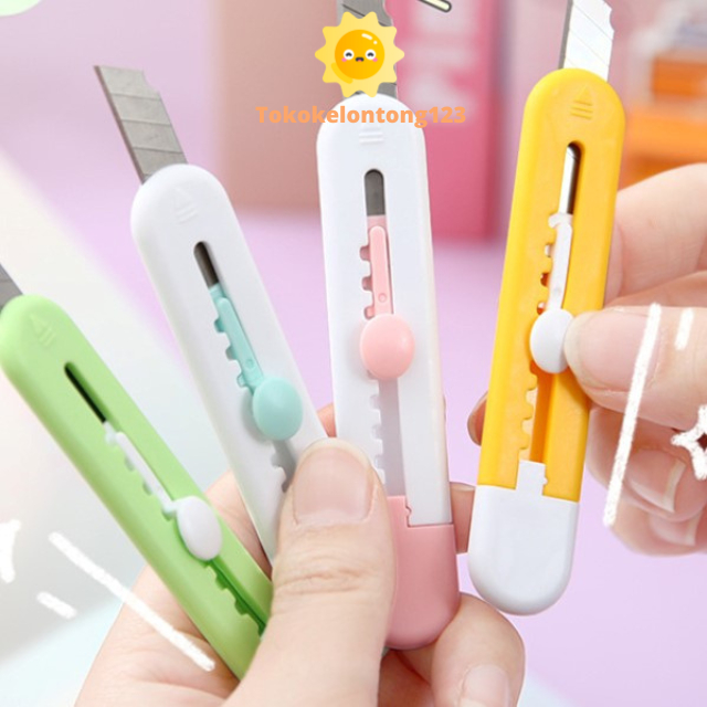 

Cutter kecil motif polos/Pisau silet ukir kecil/Pemotong kertas portable/Cutter portable ukurankecil