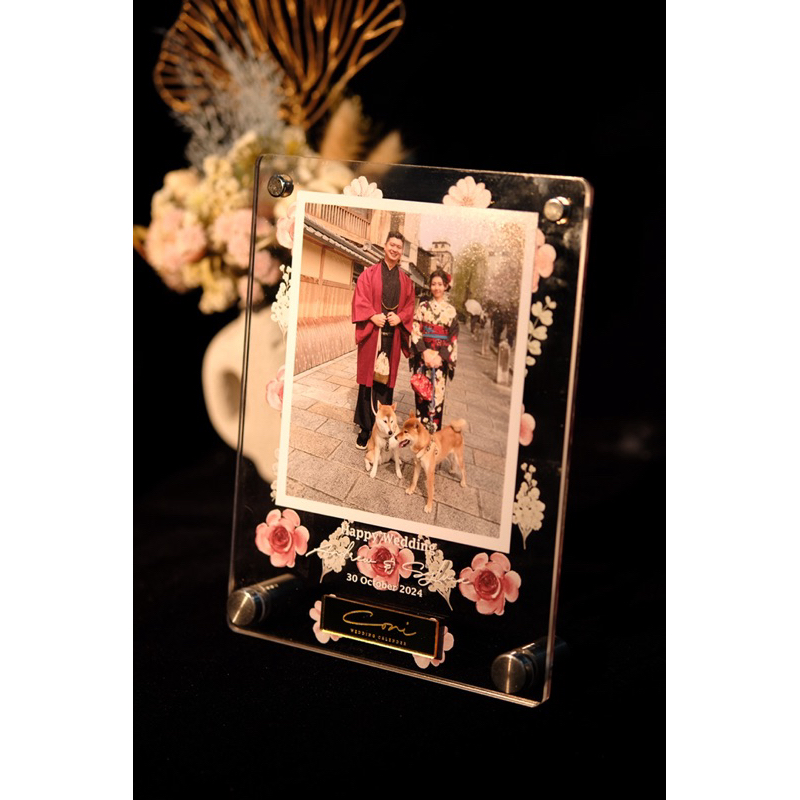 ACRYLIC FRAME + FOTO UNTUK PAJANGAN WEDDING / WEDDING GIFT
