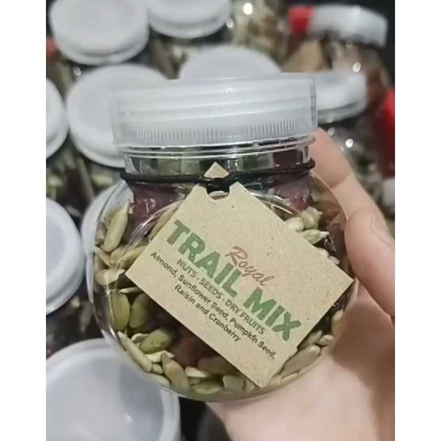 

ROYAL ROASTED/TRAIL Mix FRUITS, NUTS and SEEDS 100 Gr