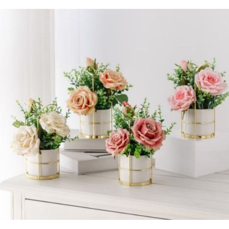 bunga mawar vas keramik rangka besi