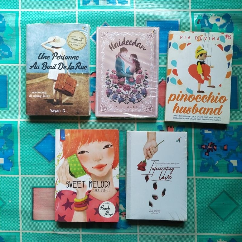 Buku Varian Novel Fantasi; Une Personne Au Bout De La Rue, Haideedan, Pinocchio Husband, Infoxicatin
