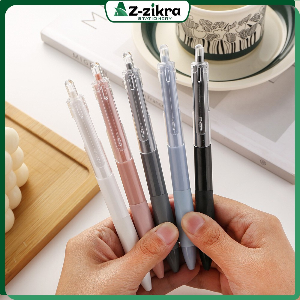 

Pulpen Mekanik ST Cepat Kering 0.5MM / Pena Hitam Cetekan Netral / Retractable Pen Student Az Zikra Stationery A100