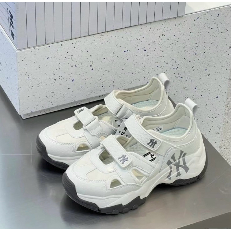 sepatu sandal MLB chunky lux white original