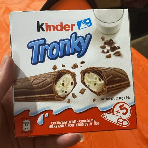 

KINDER TRONKY WAFER CHOCOLATE 90gr (HALAL) made in intaly