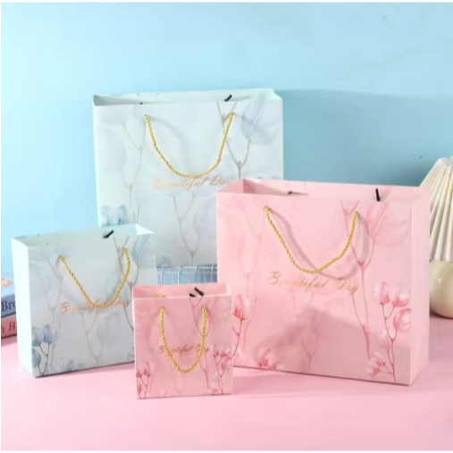 

PAPER BAG MOTIF PREMIUM KADO MARBLE ELEGAN PAPER BAG GOODIE BAG MOTIF MARMER GOLD PAPERBAG MOTIF PREMIUM TAS HAMPERS KADO GIFT KANTONG GOODIE SANGJIT Tas Kertas Marble Elegan Tebal Premium Aesthetic Goodie Bag Tahan sobek dan Tahan Air