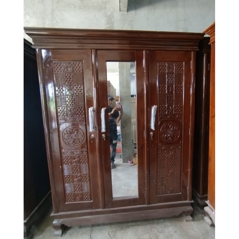 lemari kayu 3 pintu