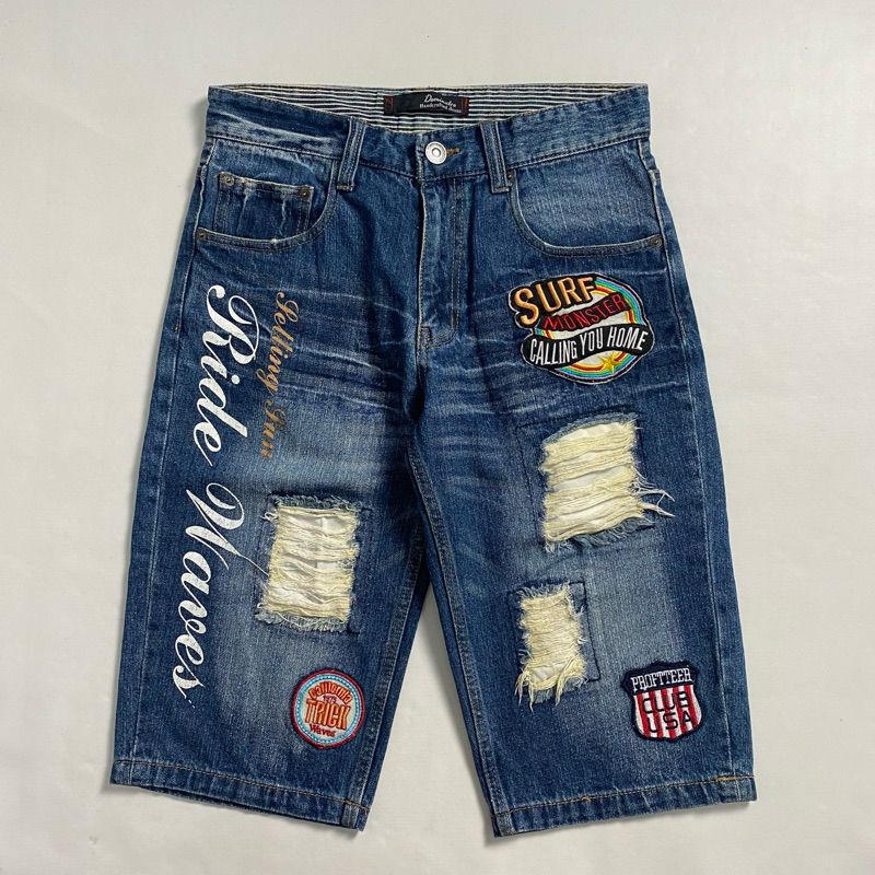 DOMINATE RIPPED BLUE JEANS