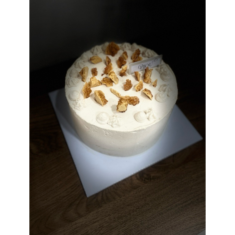 

Milk Tea and Dalgona Cake