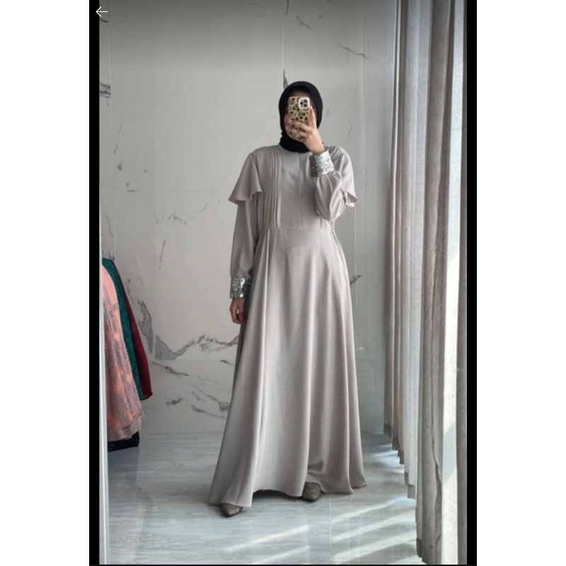 Gamis wanita abu-abu