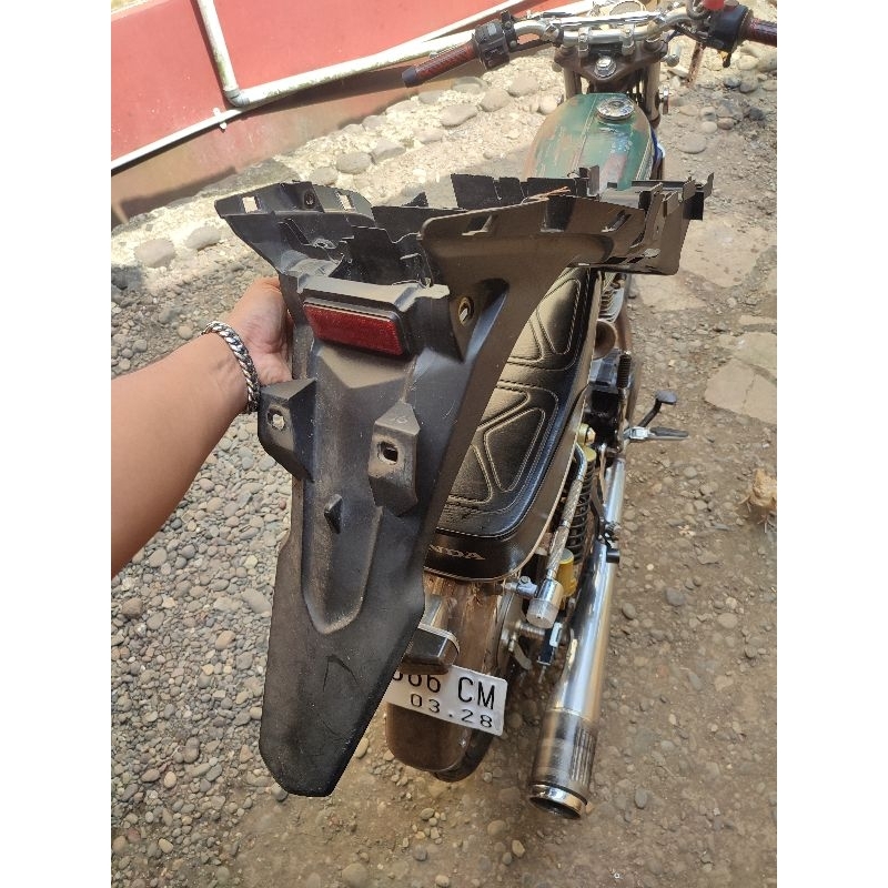 spakbor belakang cb 150 r 2013