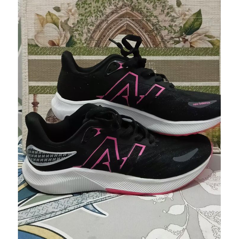 Running Shoes/ sepatu second branded/ sepatu wanita/Size 37