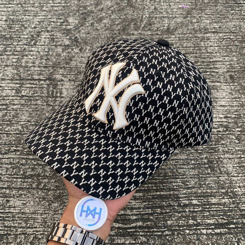 MLB New York Yankees Monogram Adjustable Cap -420091