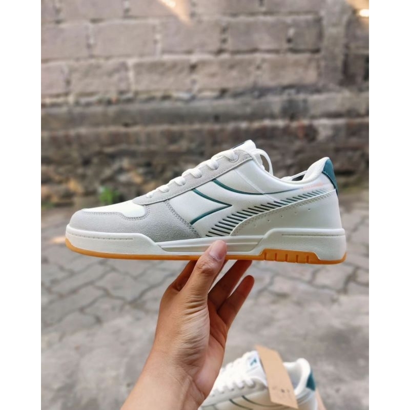 Sepatu Sneakers Casual Diadora Harlan Putih Original BNIB