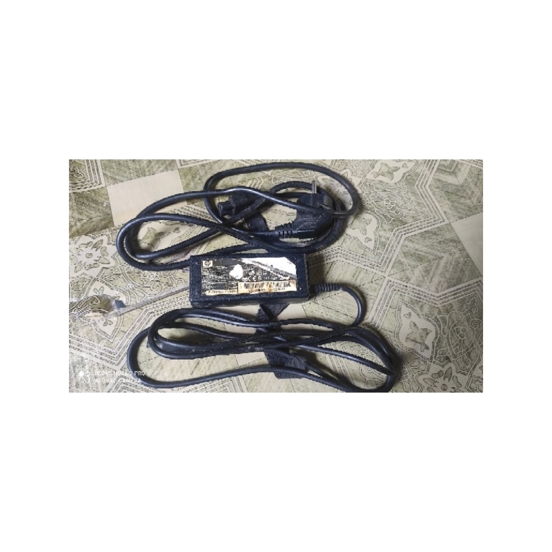 charger bawaan laptop merk hp bekas plus bonus kabel power