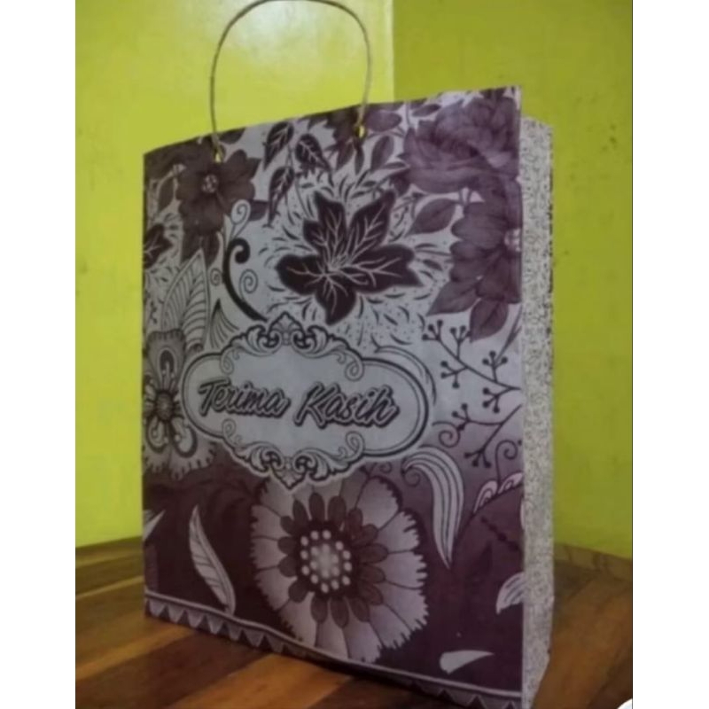 

SOVENIR PERNIKAHAN TAS PAPER BAG 21×17×6 ISI 200