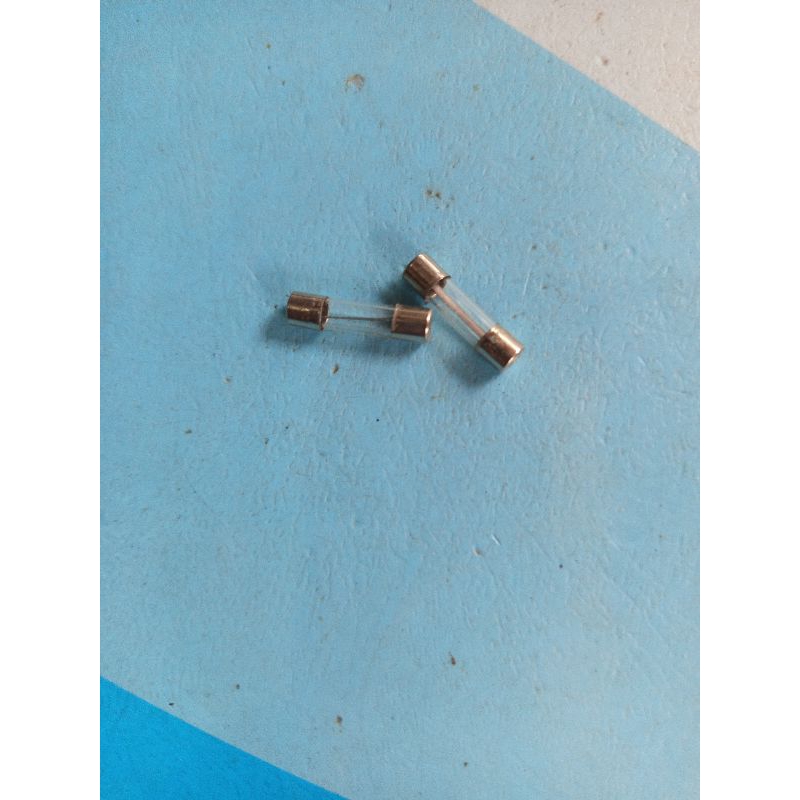 Fuse kaca kecil 3A