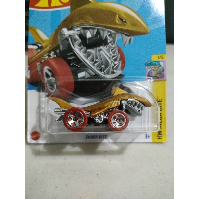 Hotwheels Shark Bite Gold 2024