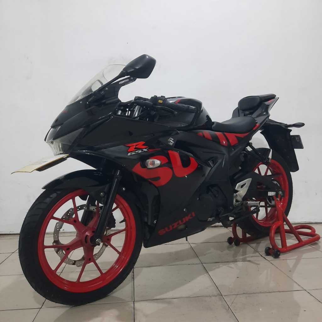 SUZUKI GSX R 150 KEYLESS TAHUN 2019 MOTOR BEKAS SPORT