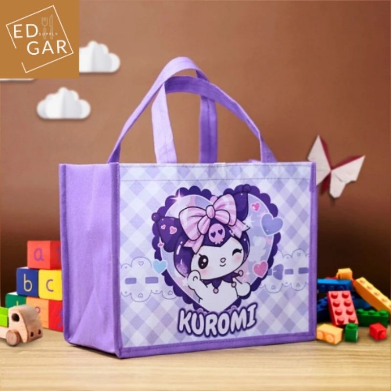 

Tas ultah anak ukuran kotak nasi / goodie bag / tas souvenir anak/ tas spunbond / tas kuromi / tas cinammon roll / tas batman