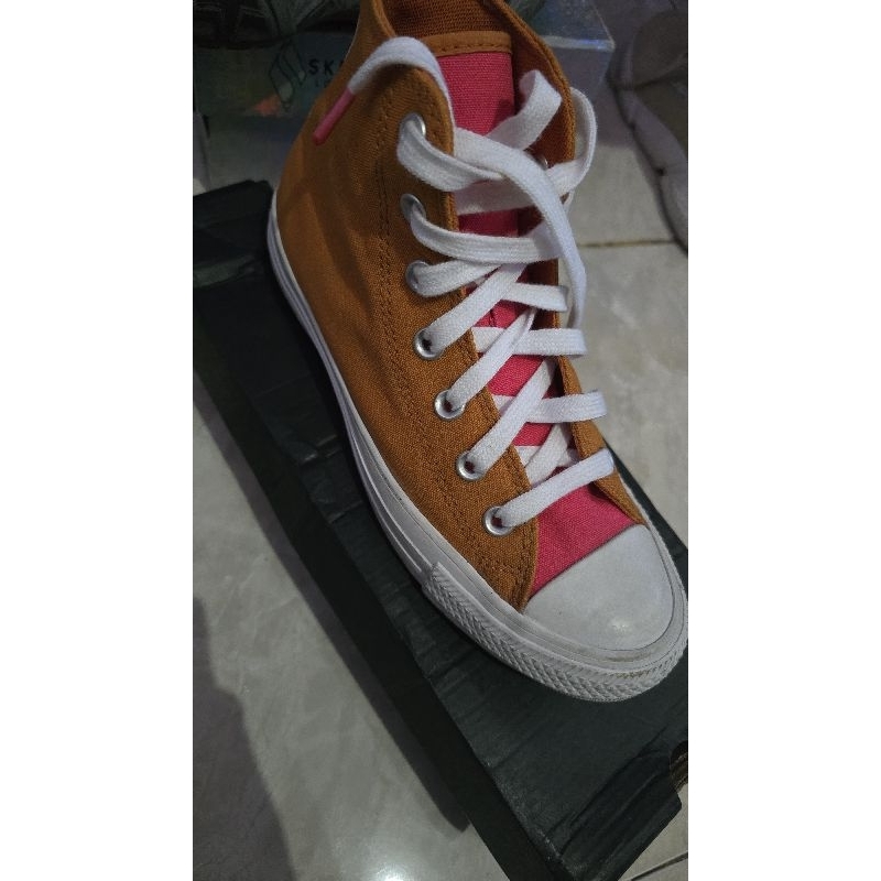 (Preloved) Converse high orange