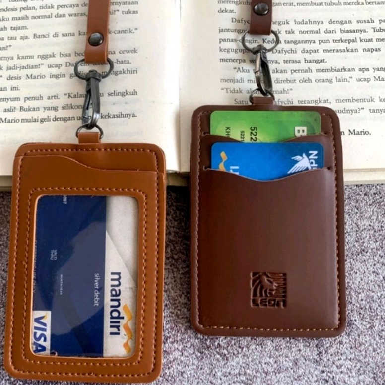 

KODE U9U4 Name Tag ID Card Kulit Holder NTS38 Name Tag Lanyard Kulit 3 Slot Kartu ID Card Kulit Termurah