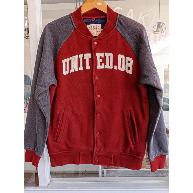 Varsity Design United Warna maroon