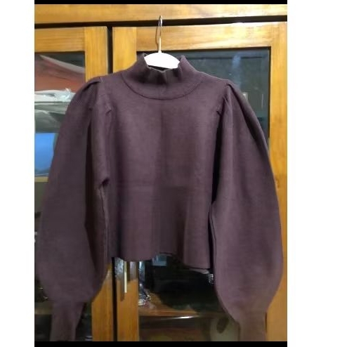 NICE CLAUP -CROPTOP- PRELOVED LIKENEW