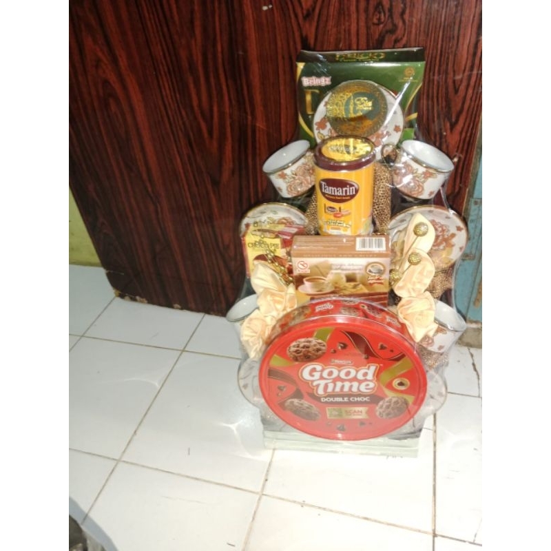 

Parsel Snack Keramik - Hampers Pecah Belah