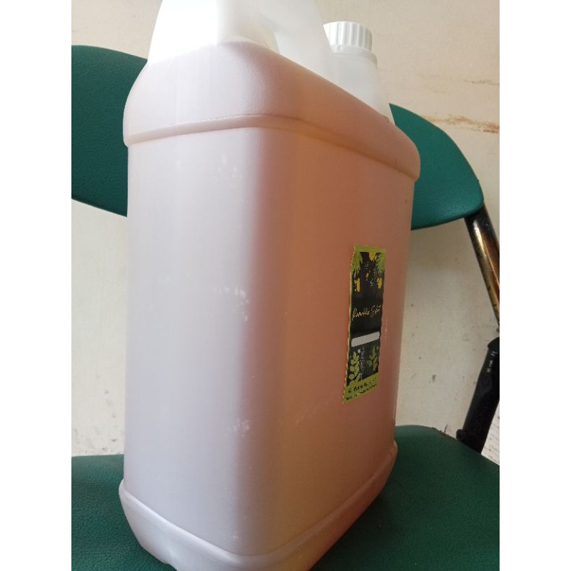 

cuka apel dengan inangnya tanpa pemanasan tanpa penyaringa/ apple cider vinegar with mother unfiltered and unpasteurized kemasan 5 liter