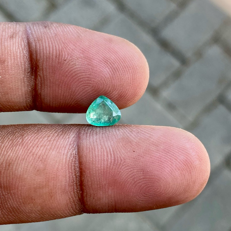 Natural Emerald Beryl Jamrud Asli Batu Zamrud Ukuran Kecil Dim 7x6x3.5 CT 0.85