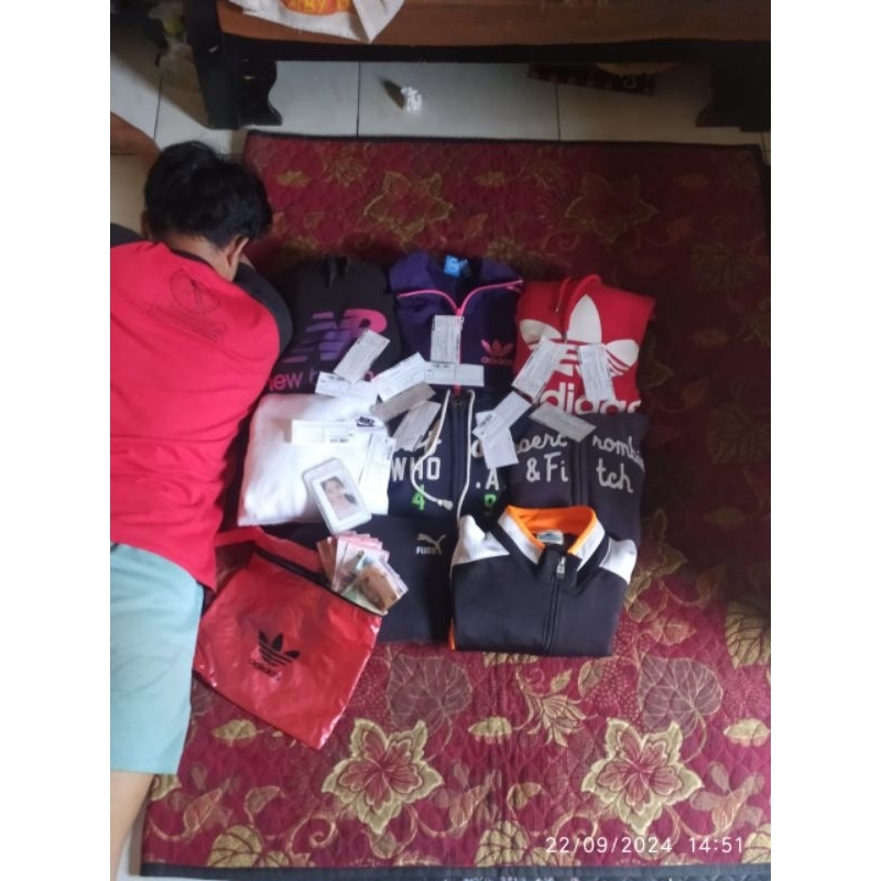 TAKE ALL HD NIKE,WB ELLESE,VTG CHAMPION