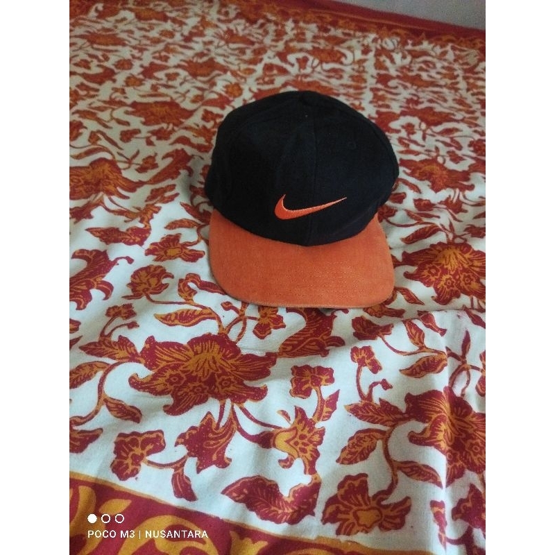 Topi Nike Vintage Setelan Emboss