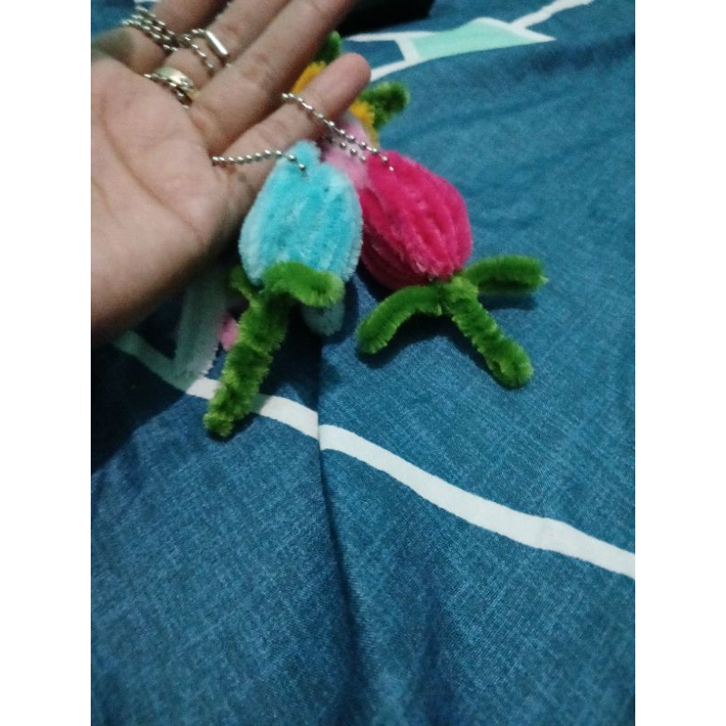 Gantungan kawat bulu, Aksesoris