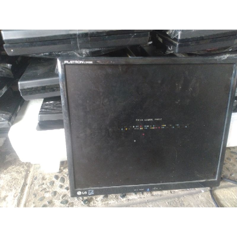 lcd monitor 19 inch kotak merk LG