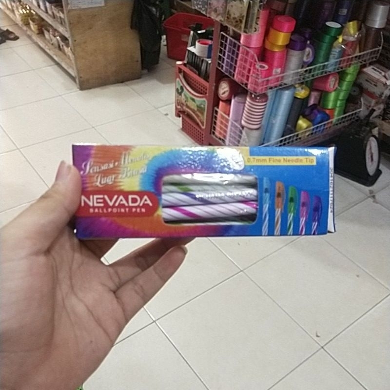 

(12pcs) Pena nevada 0.7mm