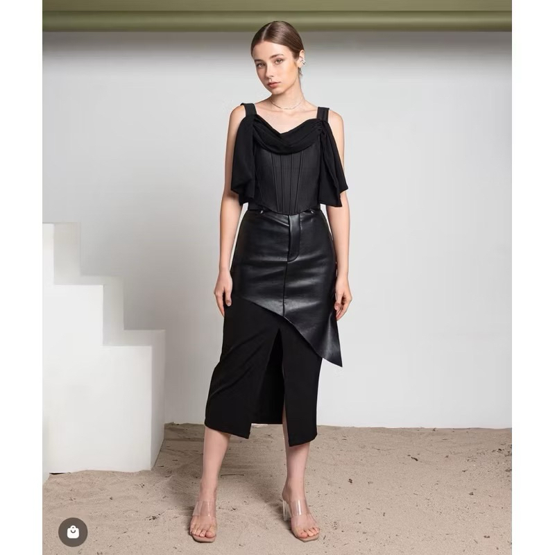 MARYALLE - ANGULAR SKIRT (BLACK)